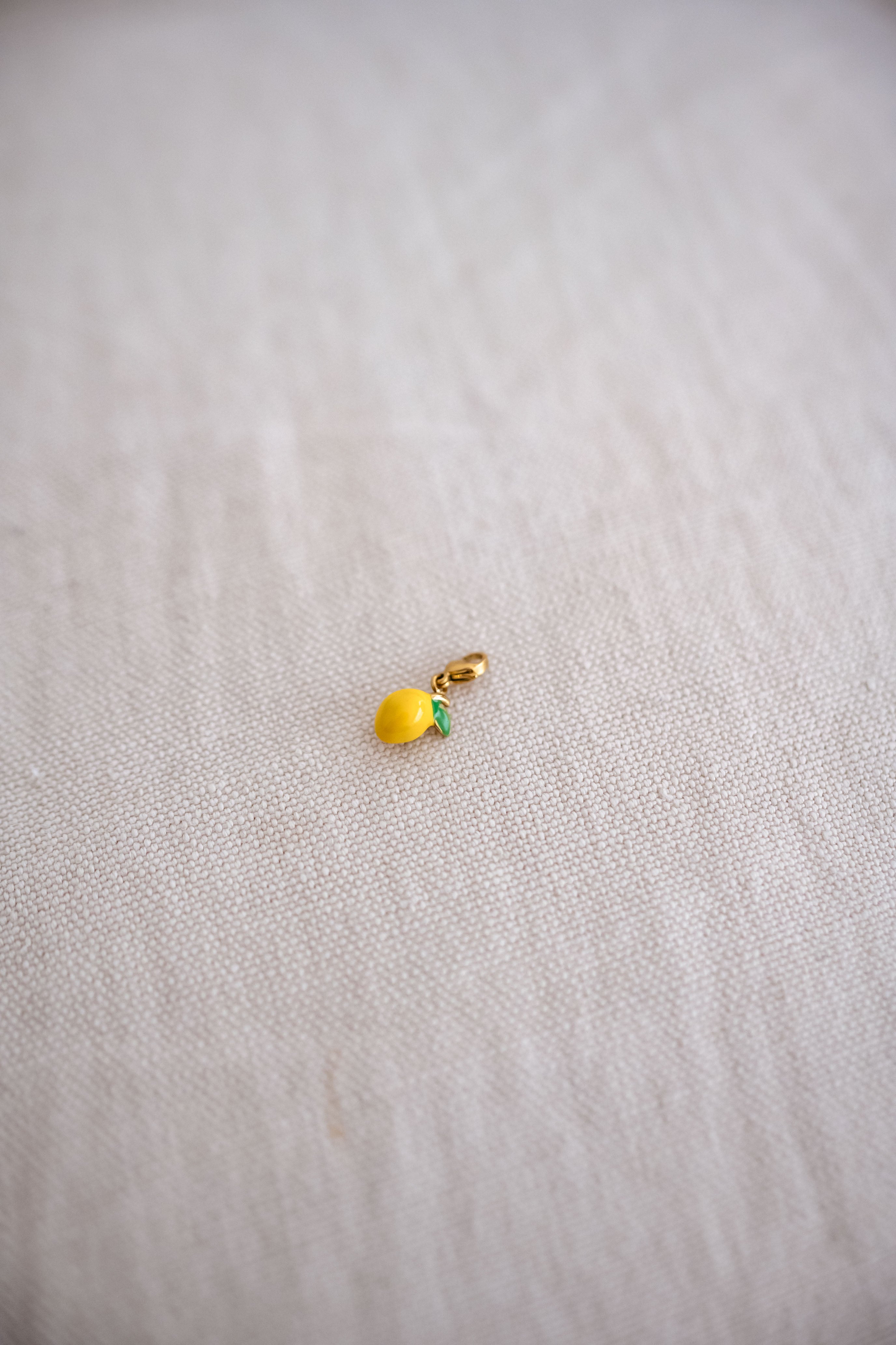 Pendentif citron jaune et doré