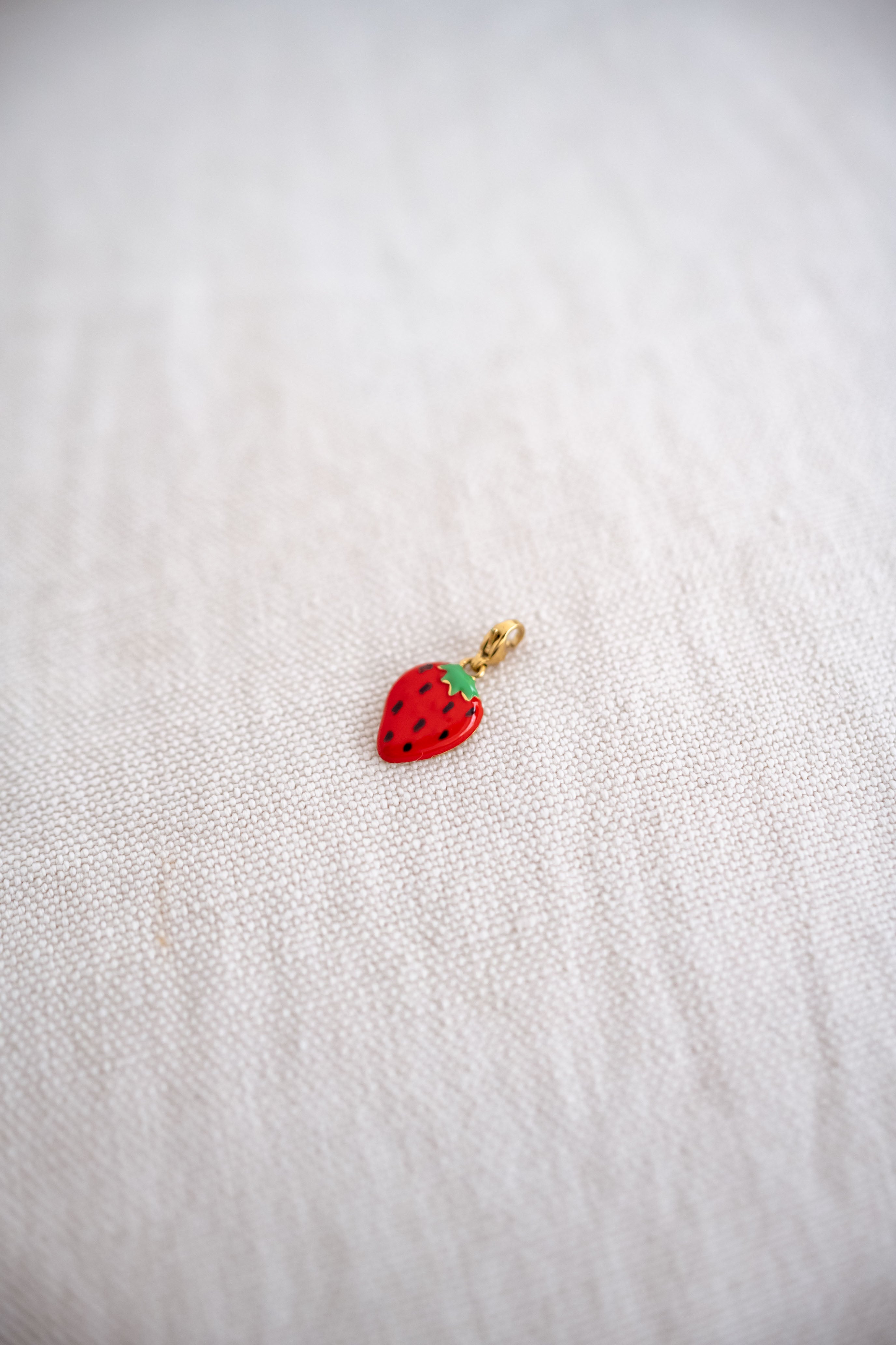 Pendentif Fraise Rouge et Doré