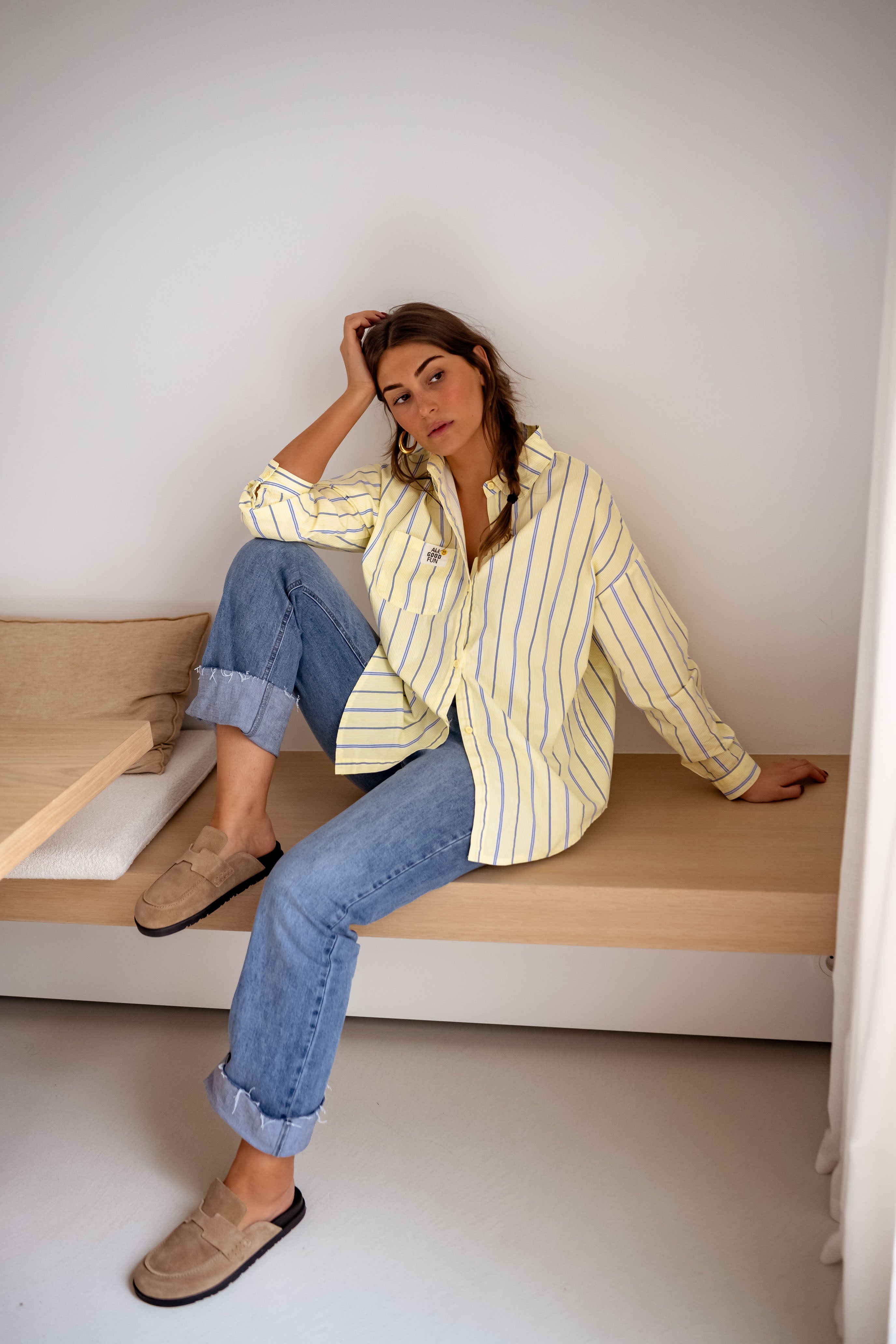 Chemise jaune à rayures joyeuses