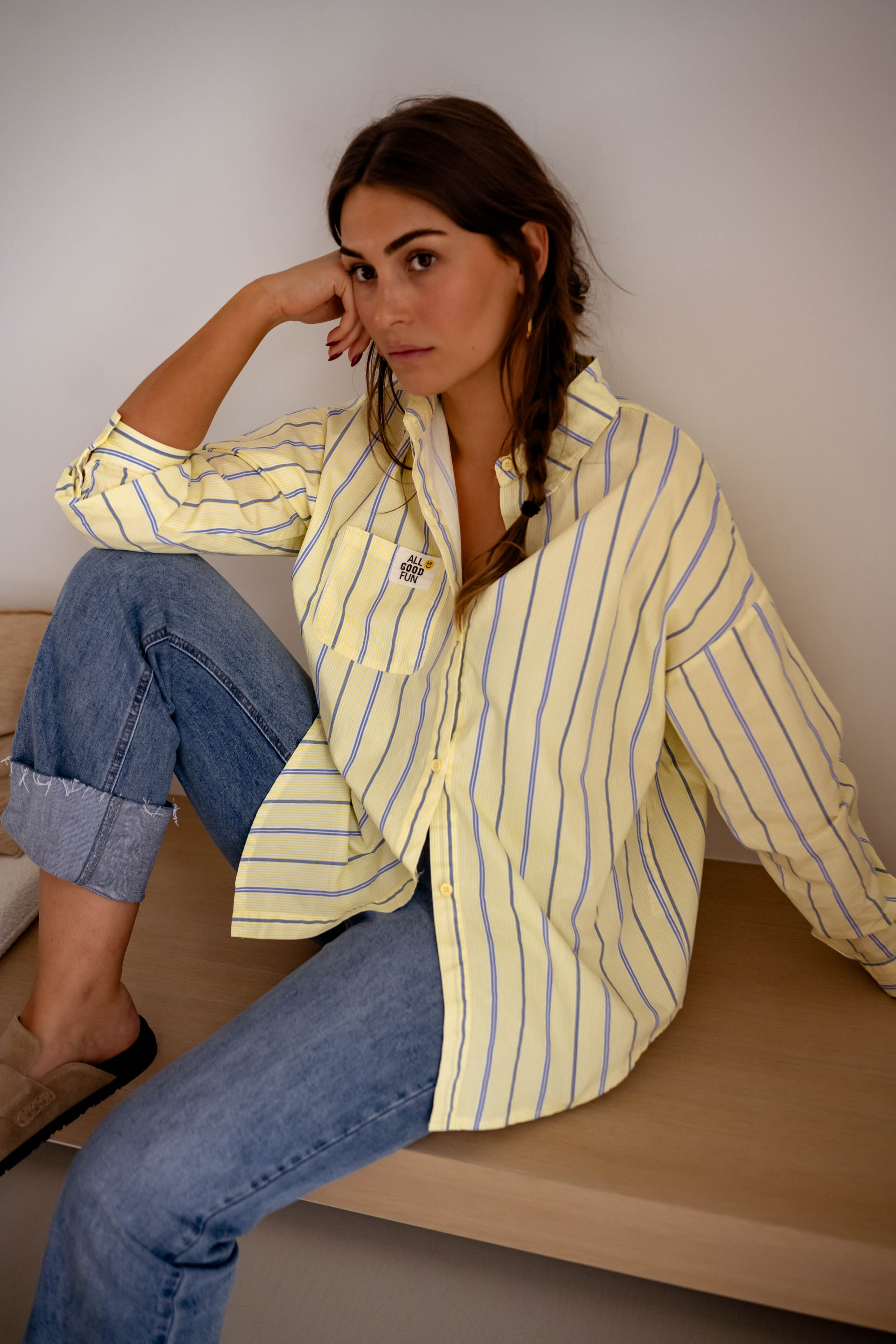 Chemise jaune à rayures joyeuses