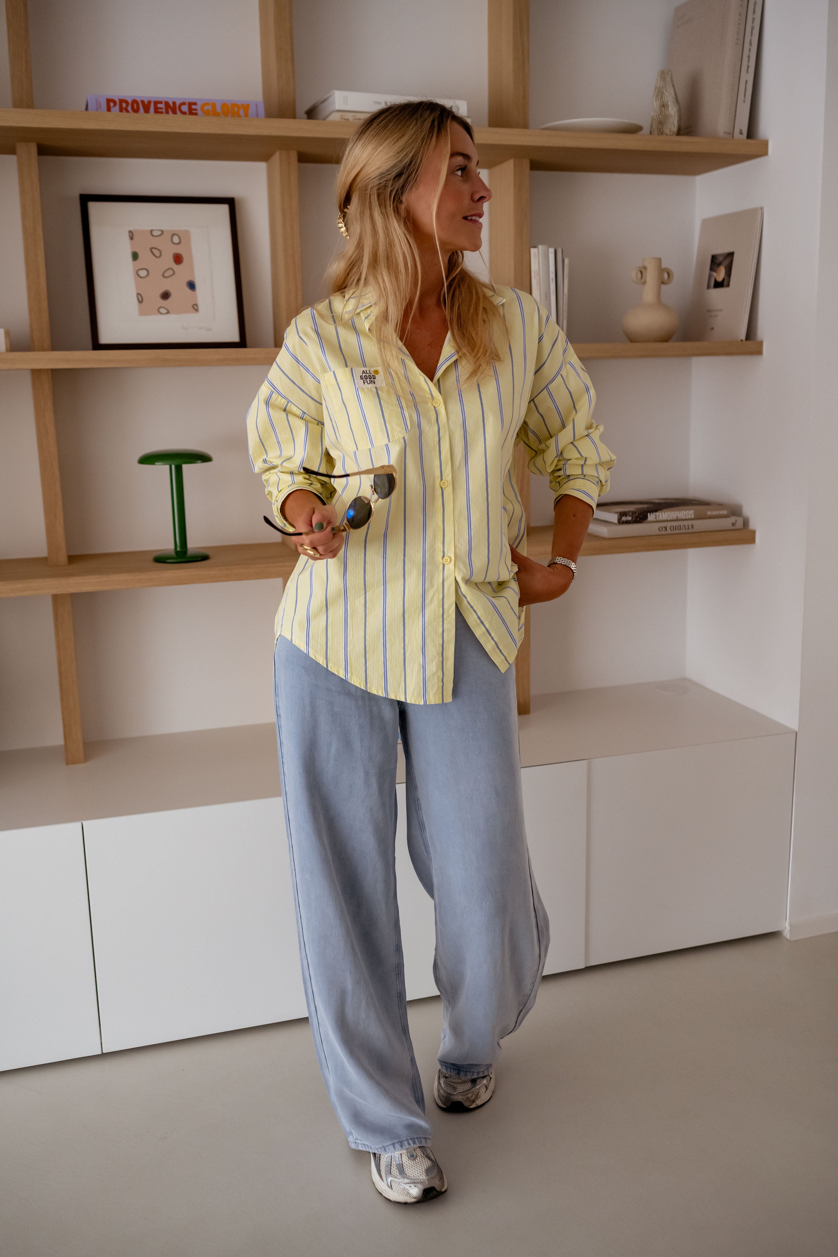 Chemise jaune à rayures joyeuses
