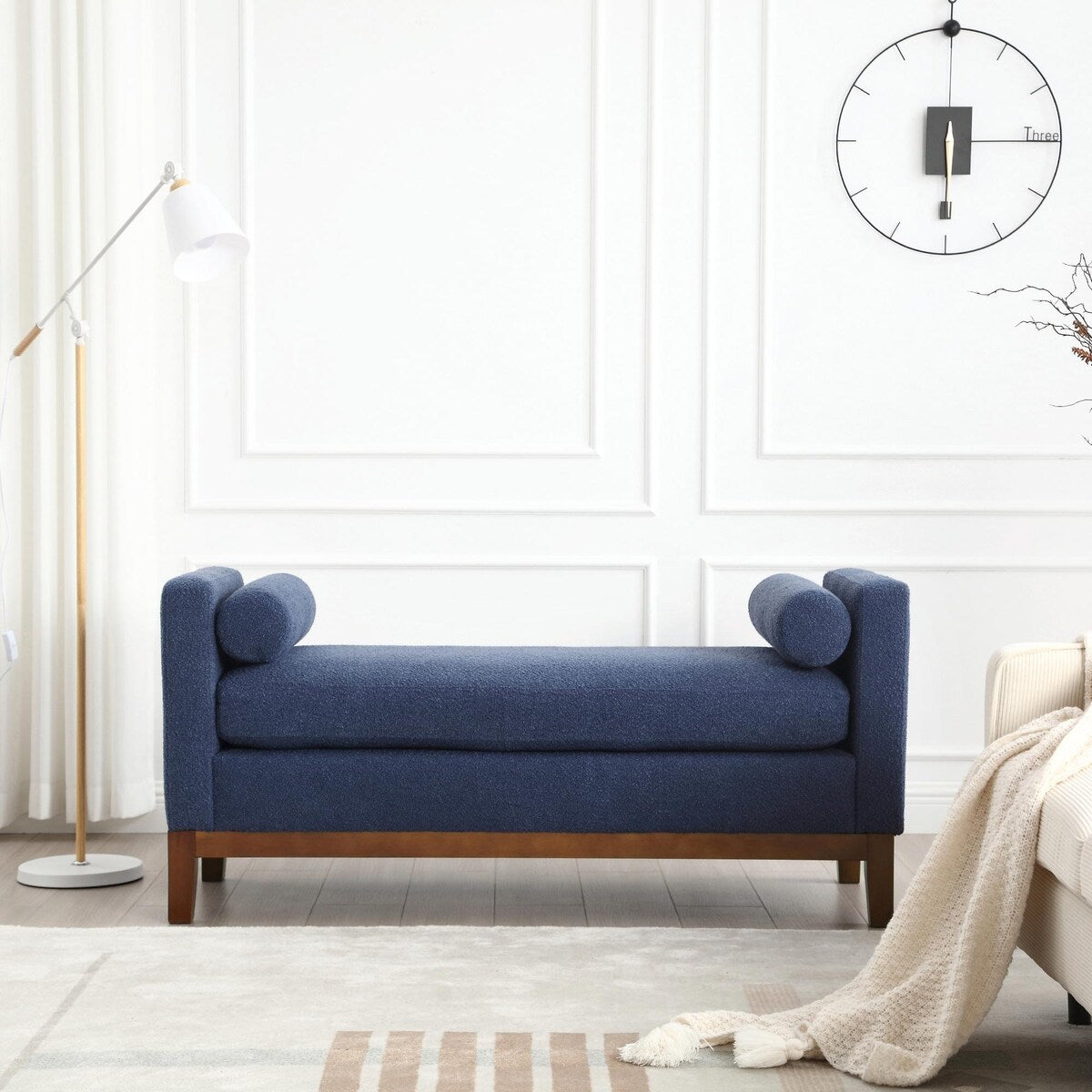 Élégant banc ottoman rembourré de 53,5 pouces avec pieds en bois et coussins traversins