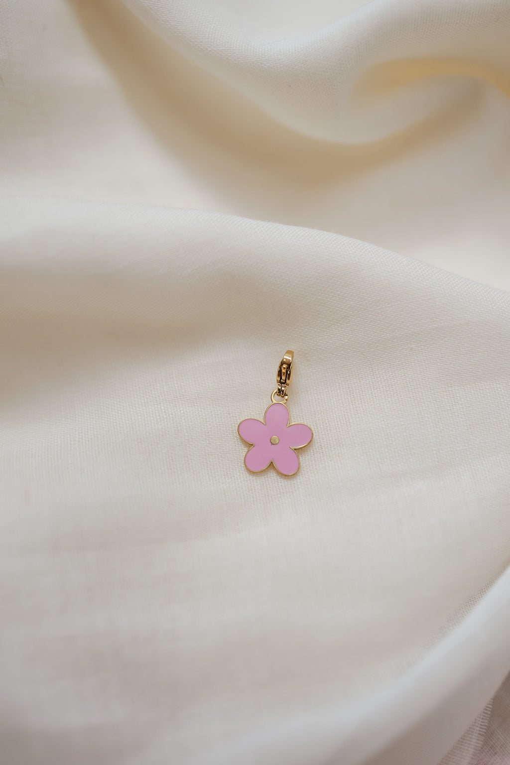 Pendentif fleur dorée et rose