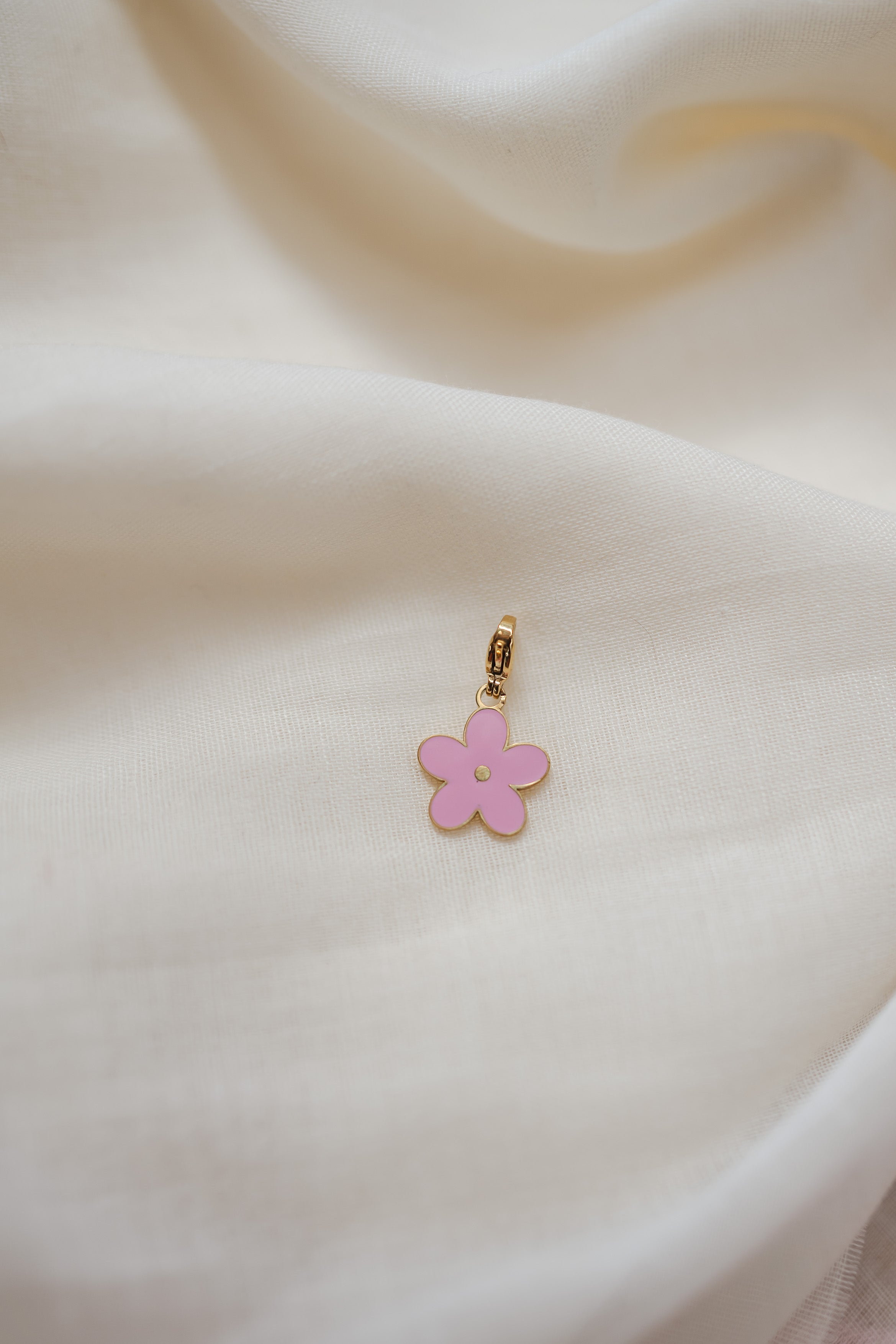 Pendentif fleur dorée et rose