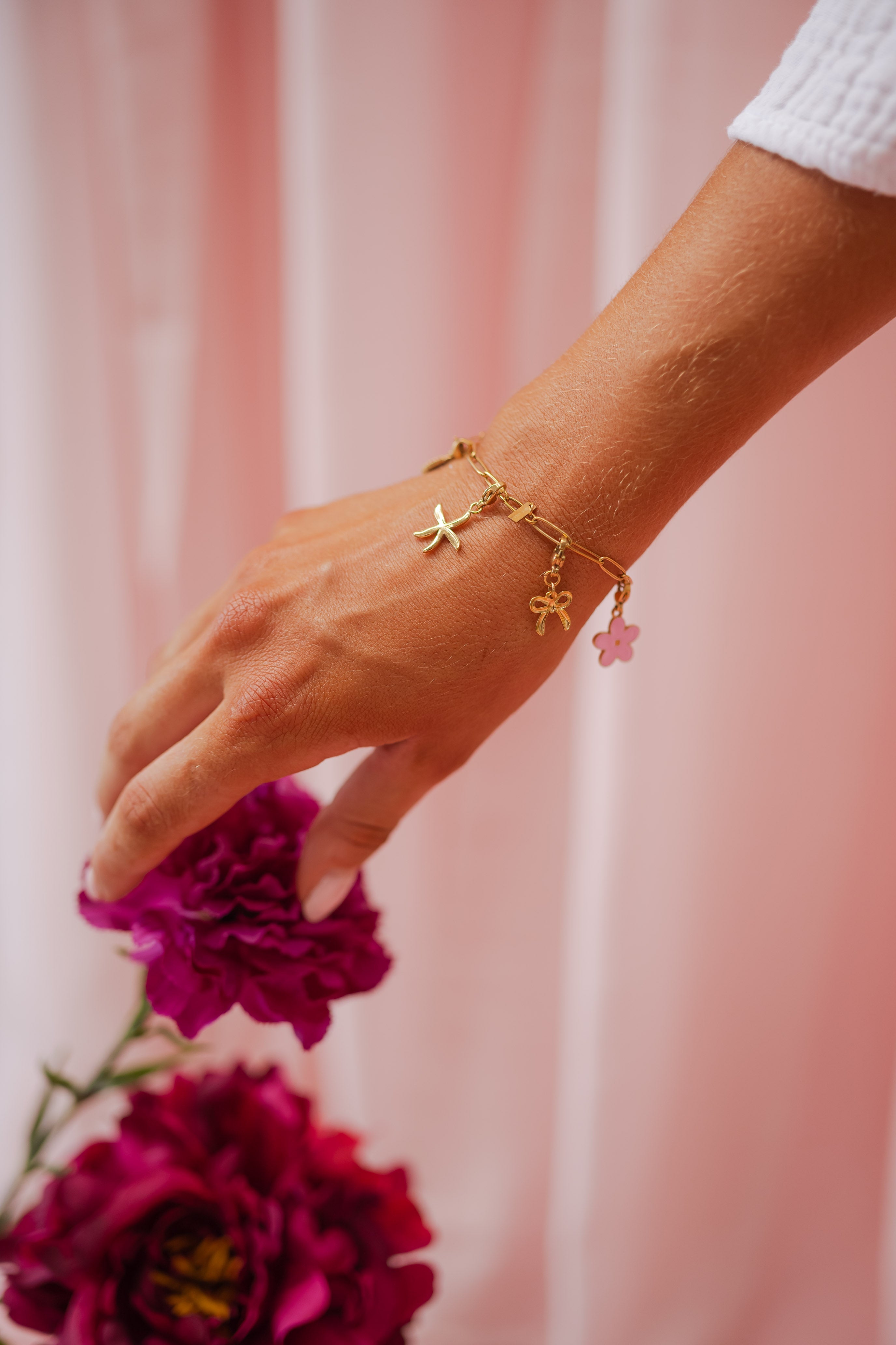 Pendentif fleur dorée et rose