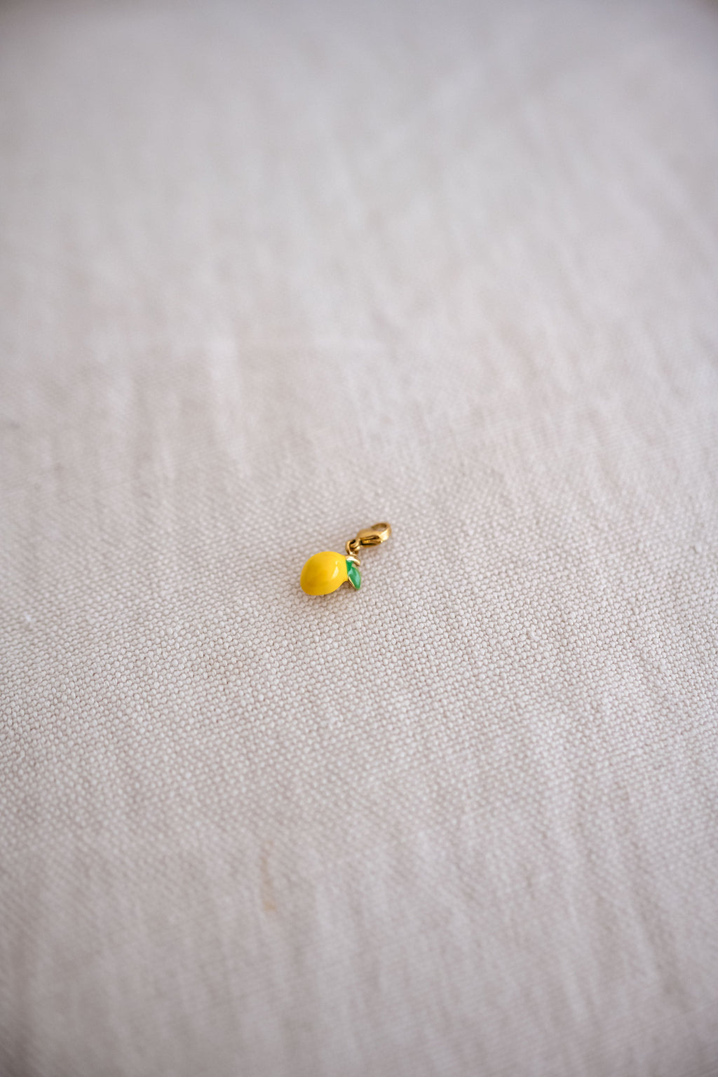Pendentif citron jaune et doré