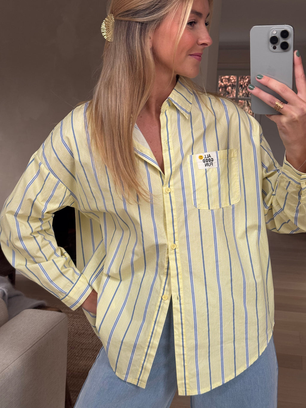 Chemise jaune à rayures joyeuses
