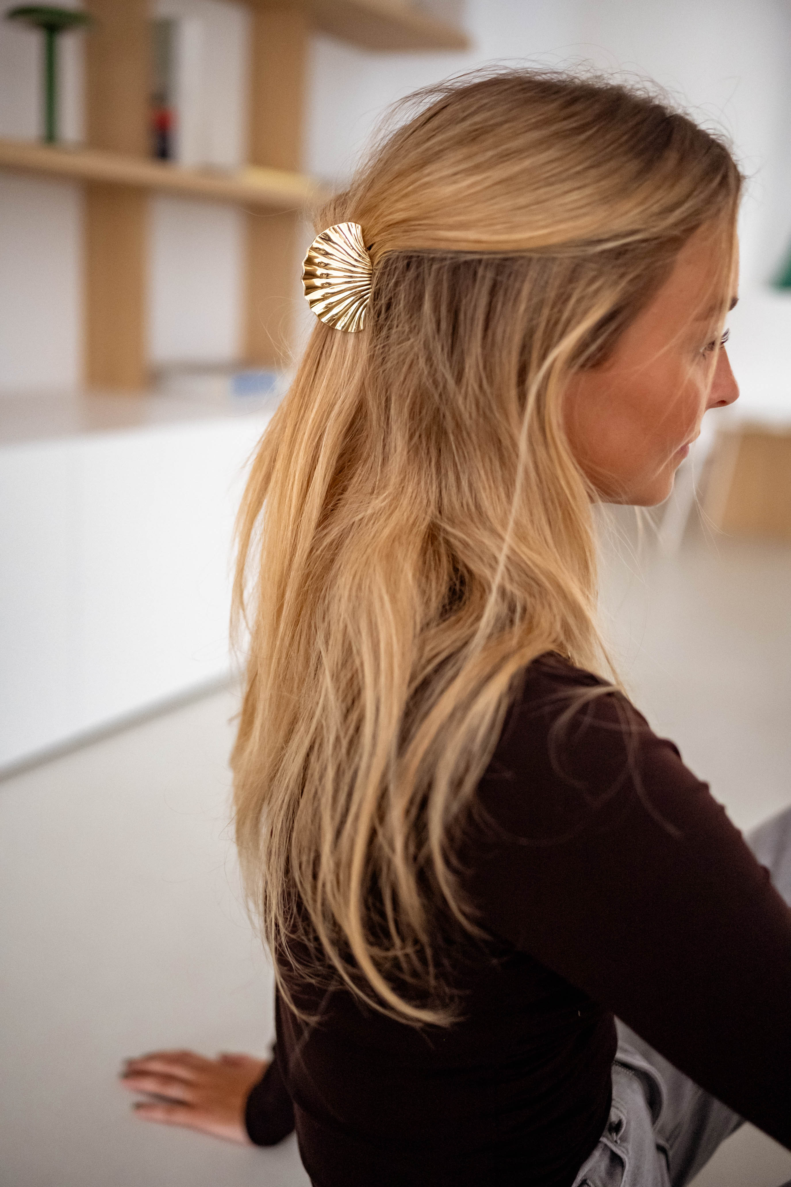 Pince à cheveux coquillage doré
