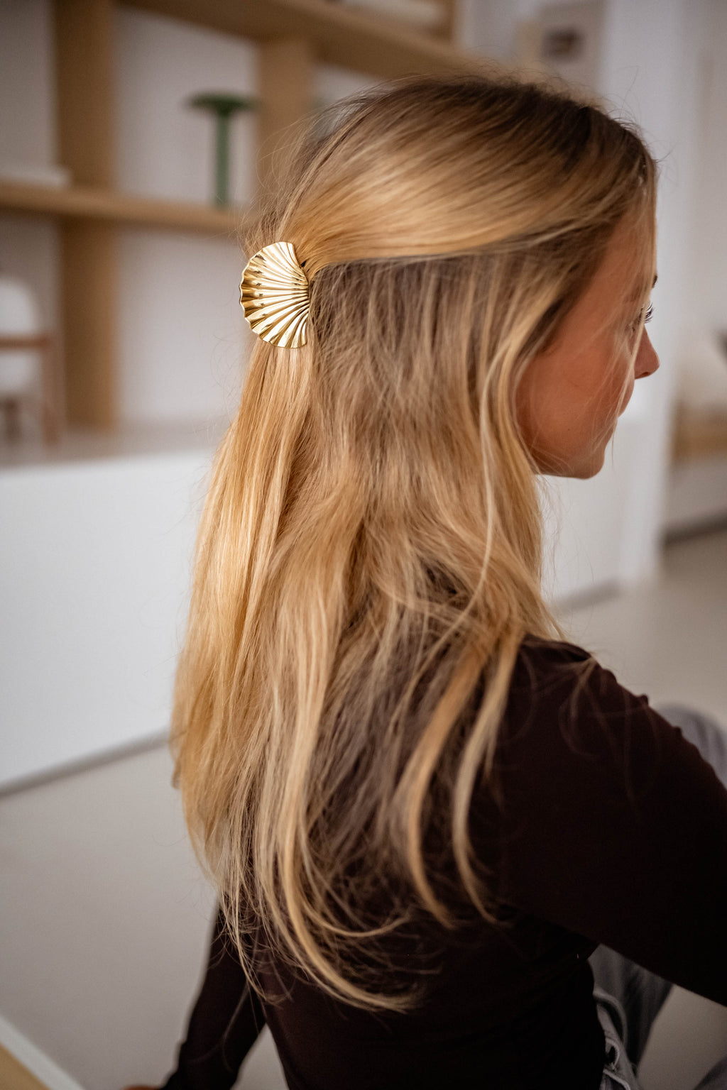 Pince à cheveux coquillage doré
