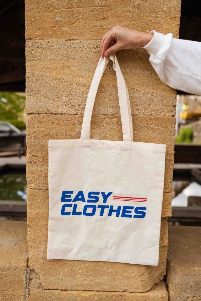 Sac fourre-tout bleu et rouge facile à transporter