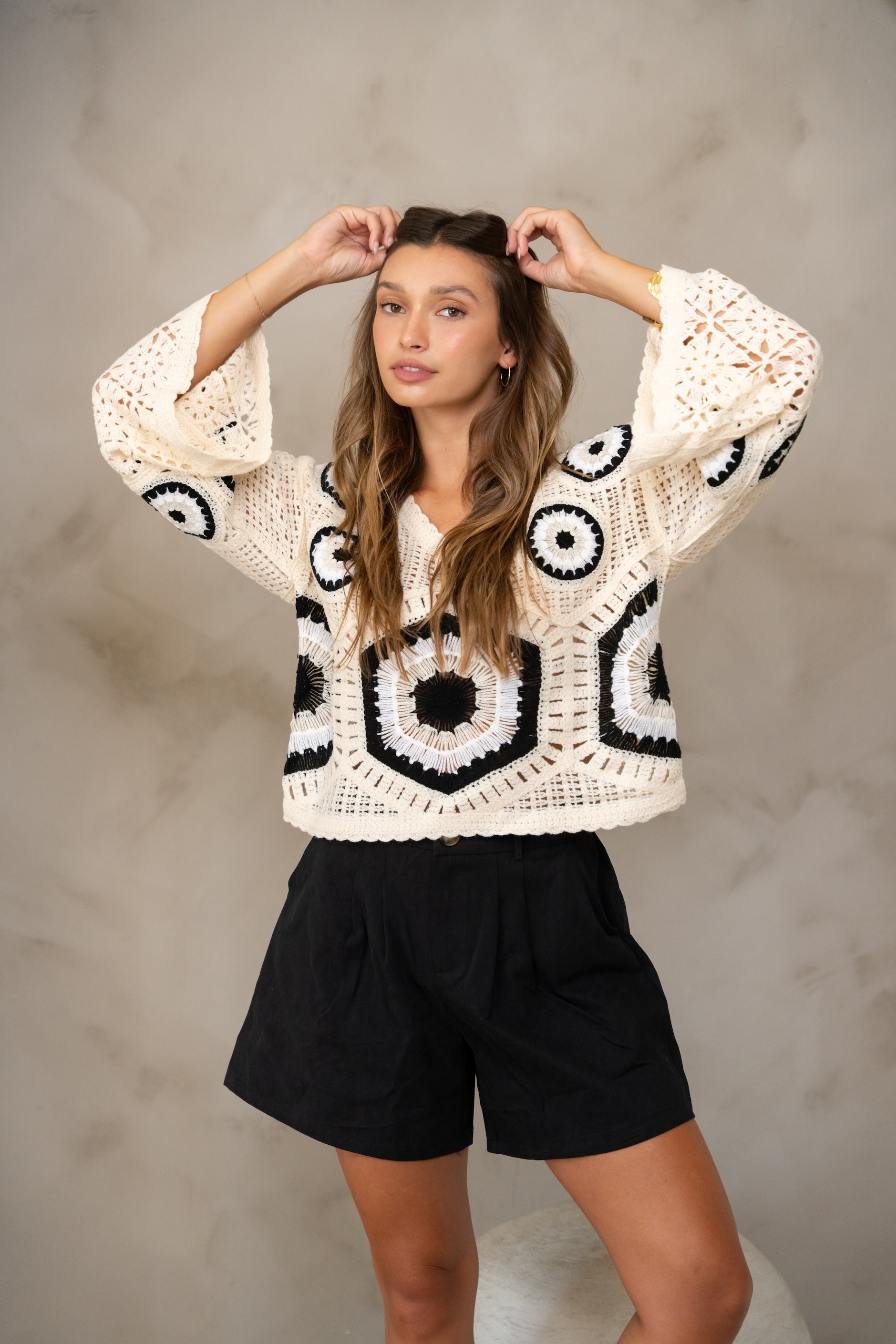 Chemisier Nael en crochet écru et noir
