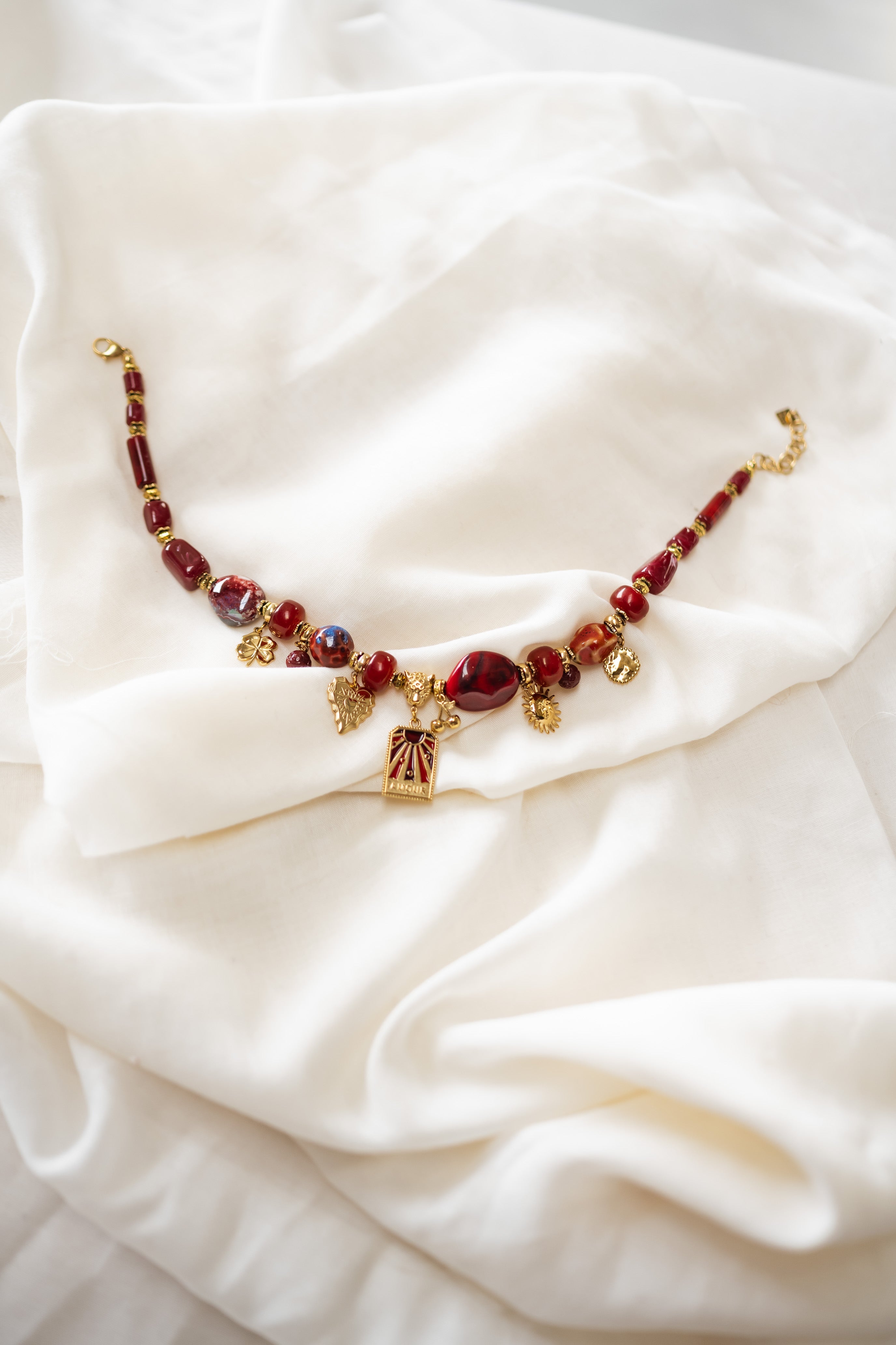 Collier Olpha bordeaux et or