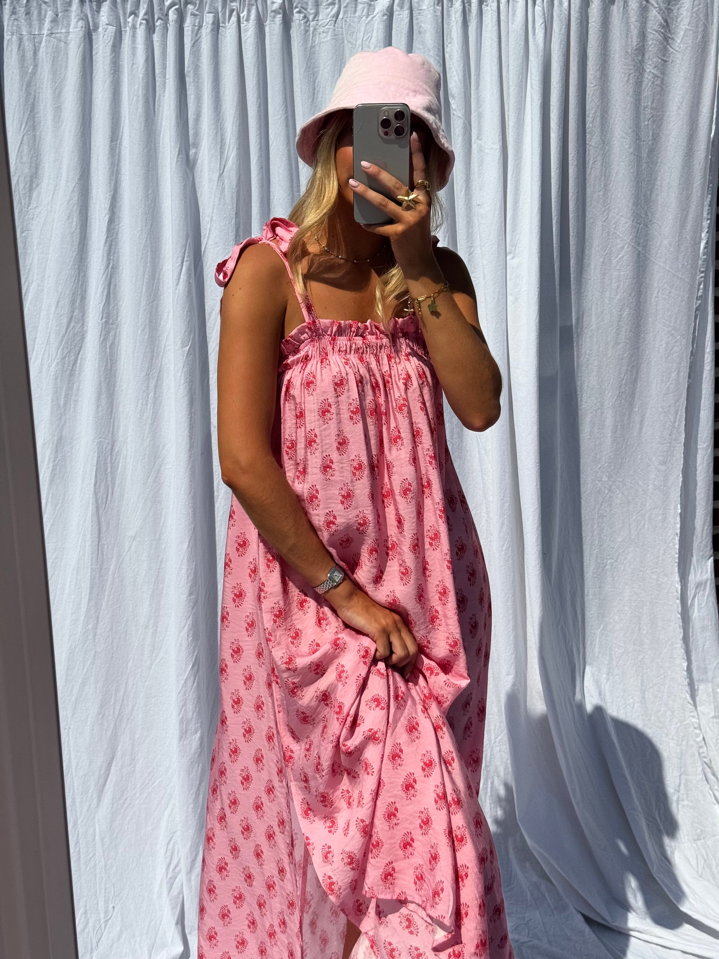 Robe Mahila rose