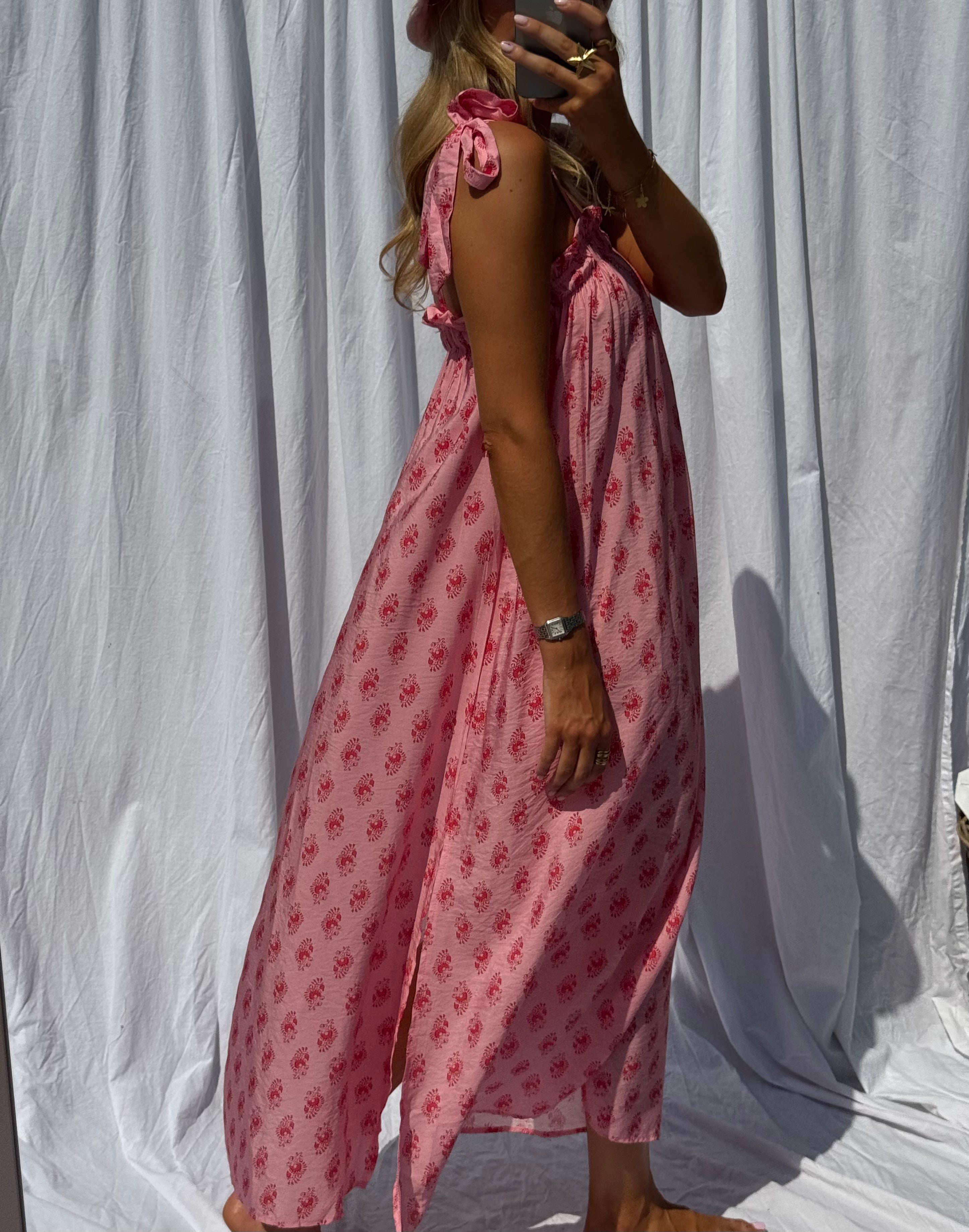 Robe Mahila rose