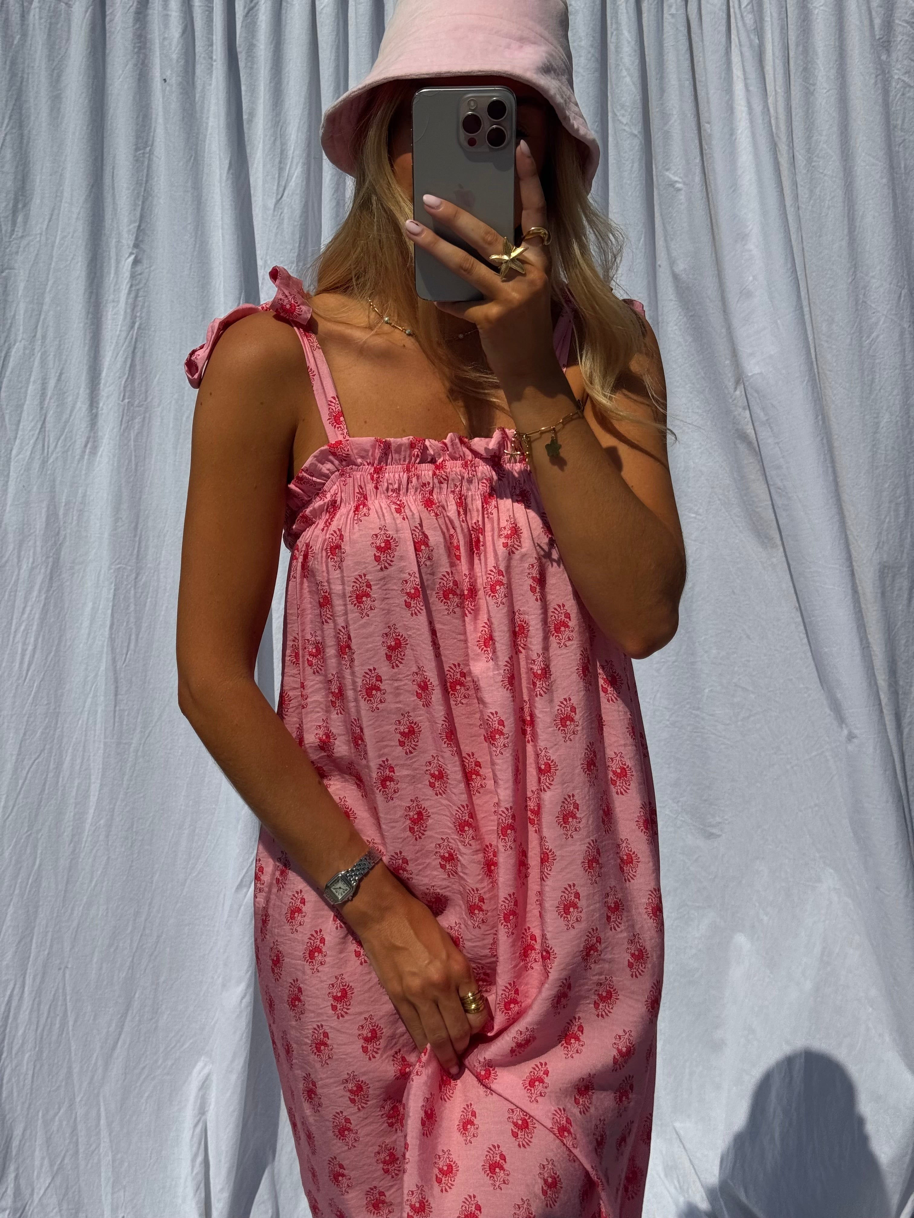 Robe Mahila rose