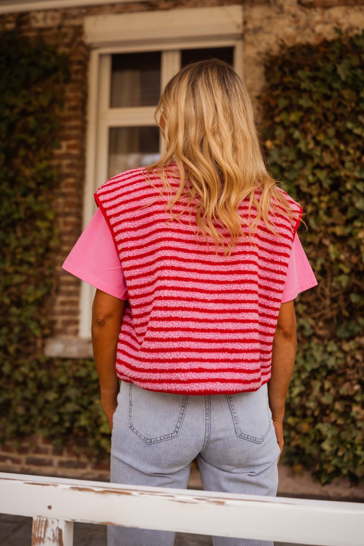 Gilet Taoh à rayures roses et rouges