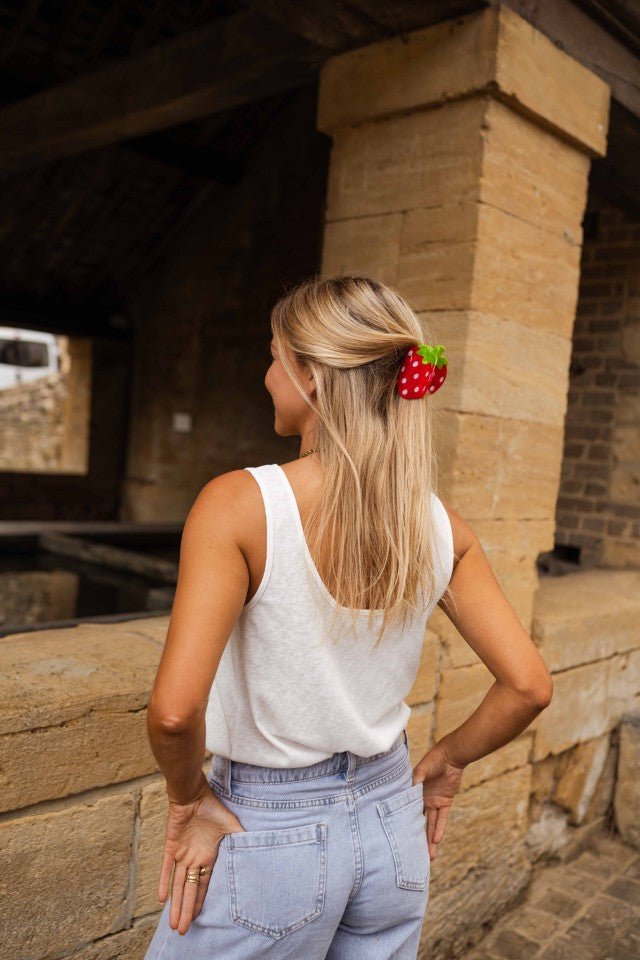 Pince à cheveux fraise rouge